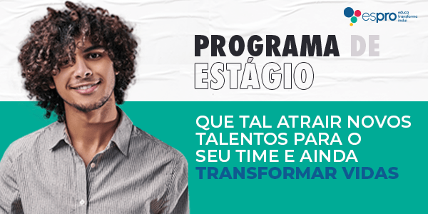 Joven estaudante negro, veste camisa cinza com destaque para a chamada Programa de Estágio do Espro