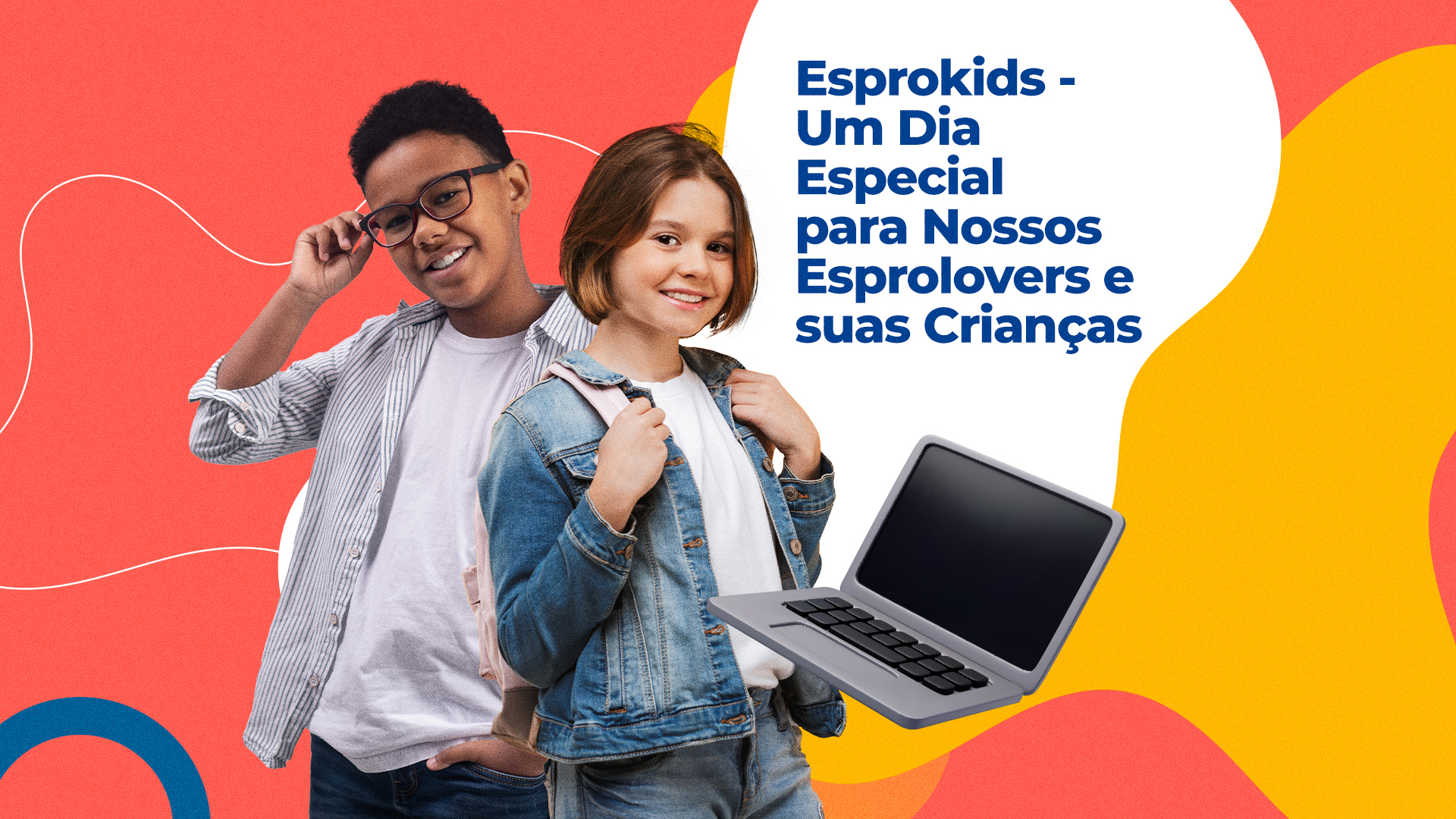 A imagem mostra uma menina e um menino em pé ao lado um do outro, ambos usando mochilas. A menina está do lado esquerdo da imagem, enquanto o menino está do lado direito. Eles parecem estar posando para uma foto juntos.